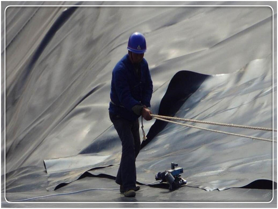 0.3mm厚的国内精品久久久久久久影视麻豆膜解决风水淘蚀严重且渗流问题