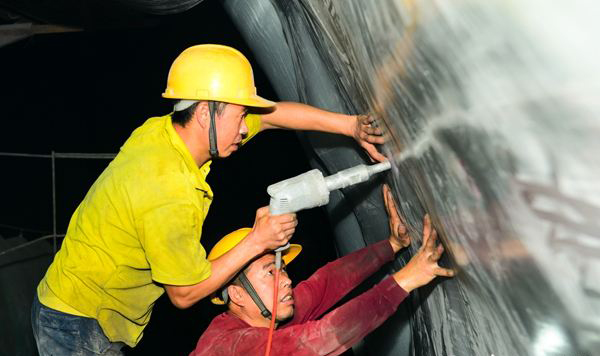 隧道防排系统如何施工不至防水板爆裂？