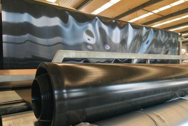 减少HDPE国内精品久久久久久久影视麻豆膜渗漏的碎石施工要点