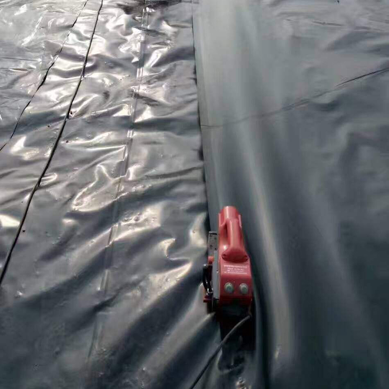 水利工程上HDPE国内精品久久久久久久影视麻豆膜防渗系统结构层