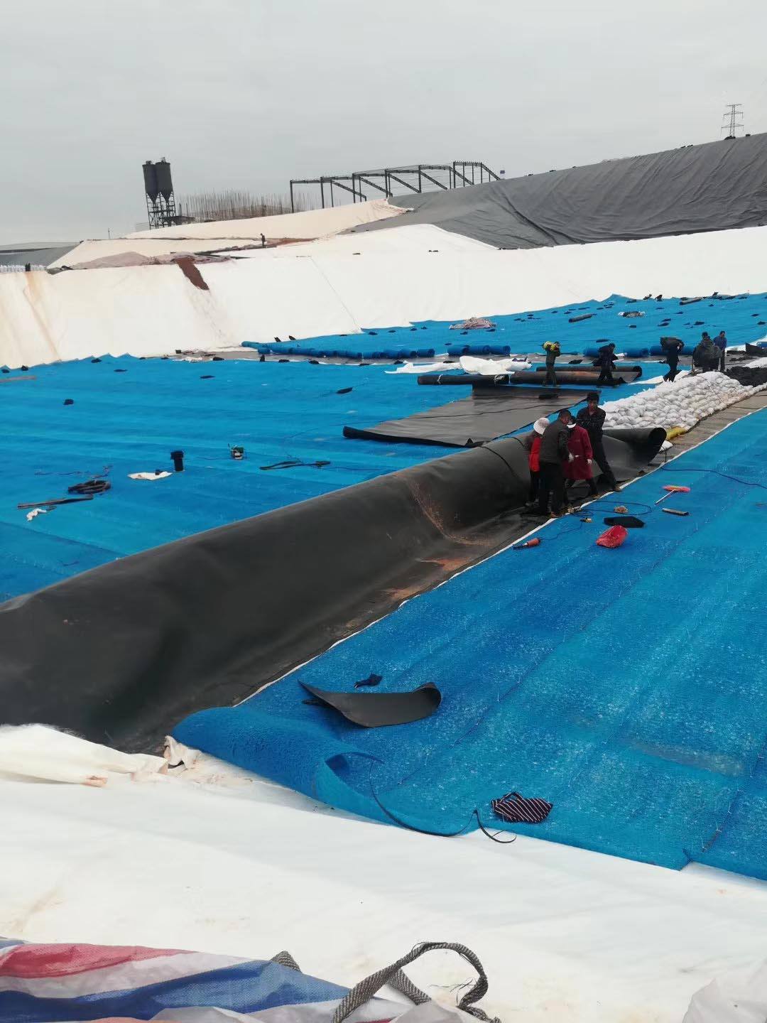 水库水位聚降时国内精品久久久久久久影视麻豆膜防渗保护层饱和程度