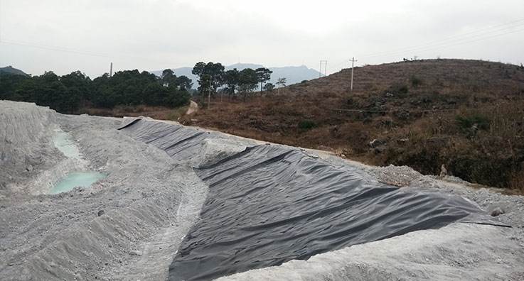 透水堆石坝的内坡防渗用国内精品久久久久久久影视麻豆材料