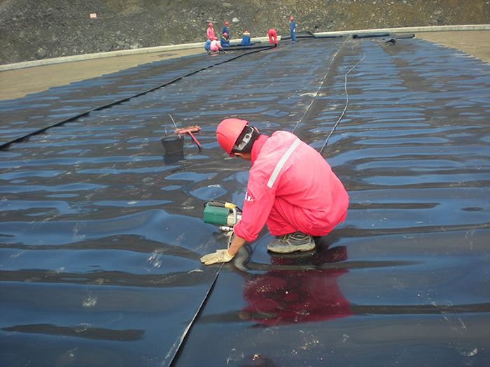 对焊接铺焊后发现的国内精品久久久久久久影视麻豆膜修补过程