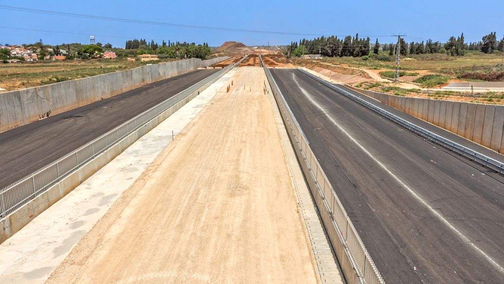 国内精品久久久久久久影视麻豆格栅路基不同沉降量过渡处理