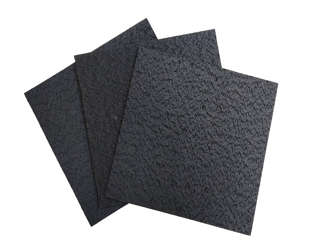 蒸发塘铺设防渗结构及护坡后国内精品久久久久久久影视麻豆膜最大变形量