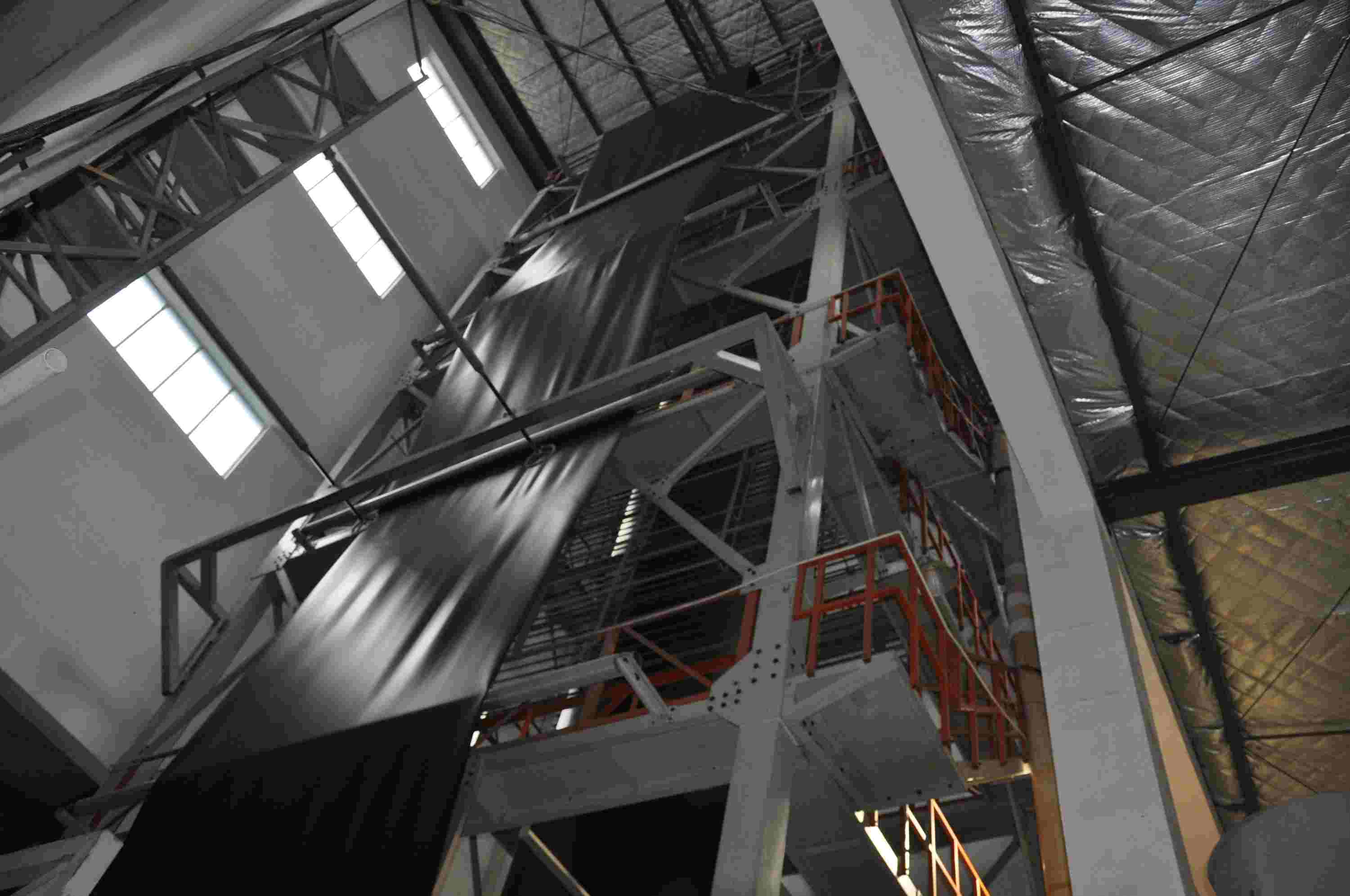 复合国内精品久久久久久久影视麻豆膜在路堤顶层与混凝土形成完全封闭的防渗体系