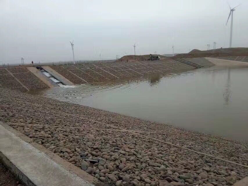 复合国内精品久久久久久久影视麻豆布具有膜防渗和织物横向排水的双向功能