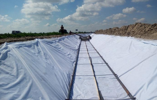 国内精品久久久久久久影视麻豆膜铺设正式开始前，必须严格检查基础本身的平整度