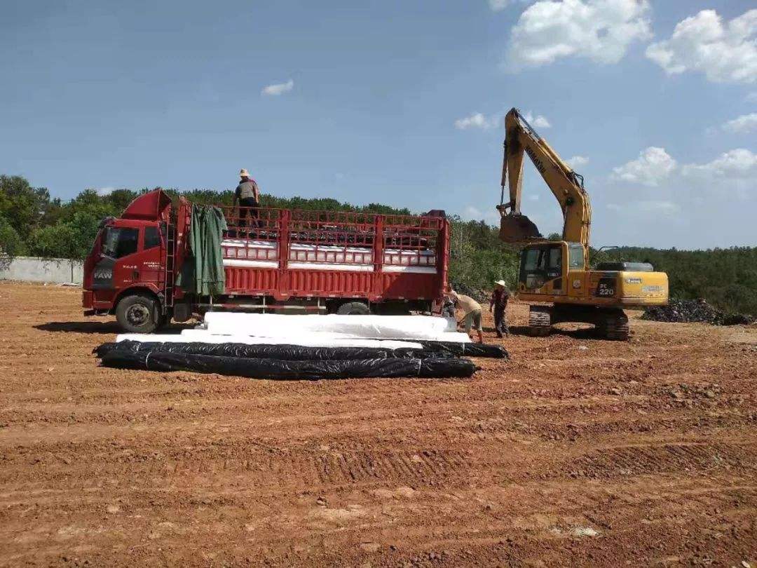 防渗膜具有优良的抗老化、抗紫外线、抗分解能力